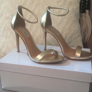 Steve Madden size 7 SOPH Champagne Gold